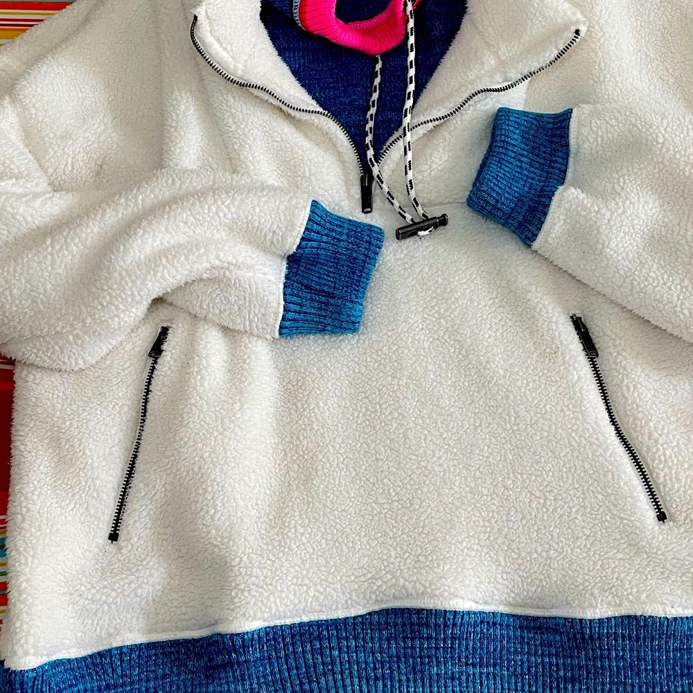 Warm and fuzzy LIKE NEW sweater perfect for winter sports!Durable & Resistant